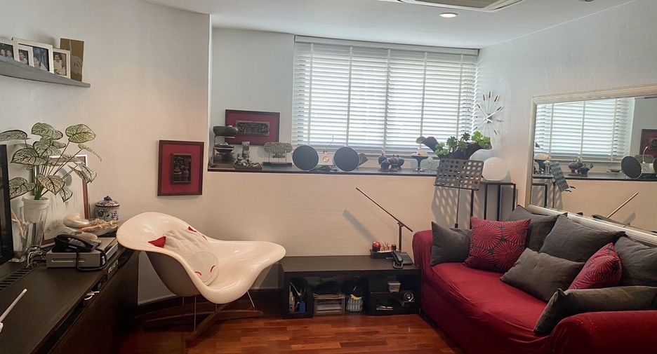 For sale 5 bedrooms condo in Khlong Toei, Bangkok