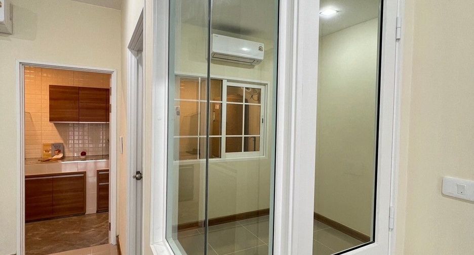 For rent 4 bedrooms townhouse in Mueang Chiang Mai, Chiang Mai