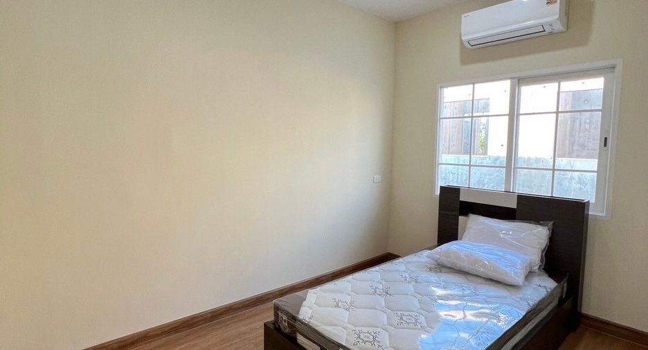 For rent 4 bedrooms townhouse in Mueang Chiang Mai, Chiang Mai