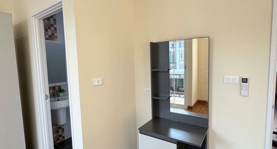 For rent 4 bedrooms townhouse in Mueang Chiang Mai, Chiang Mai