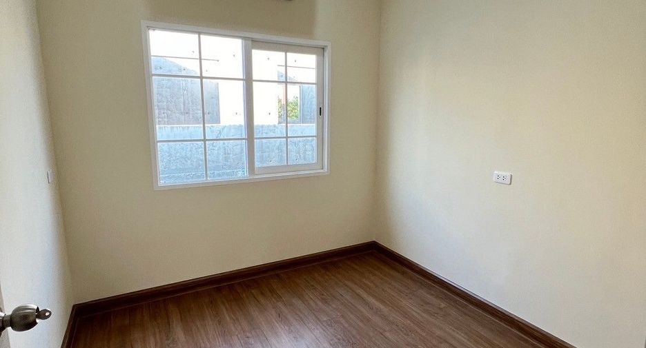 For rent 4 bedrooms townhouse in Mueang Chiang Mai, Chiang Mai