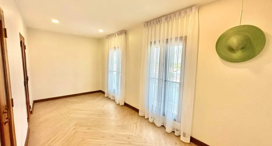 For sale 4 bedrooms condo in Mueang Chiang Mai, Chiang Mai