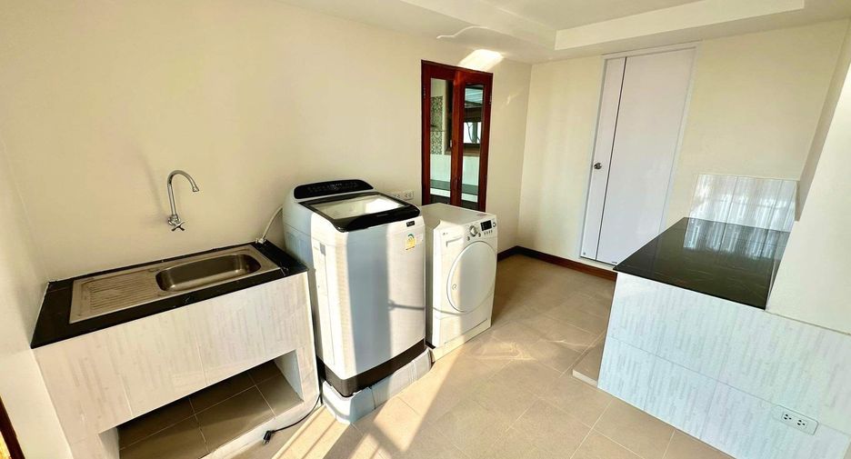 For sale 4 bedrooms condo in Mueang Chiang Mai, Chiang Mai