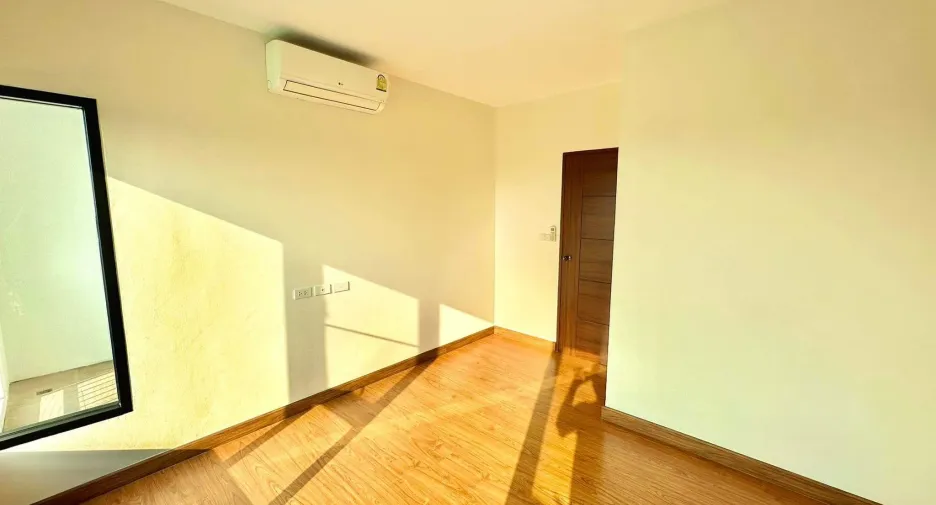 For sale 4 bedrooms condo in Mueang Chiang Mai, Chiang Mai