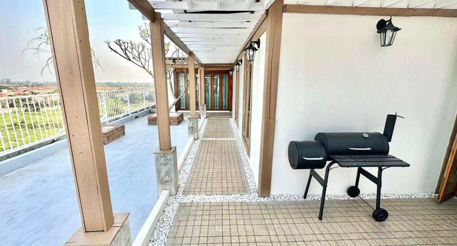 For sale 4 bedrooms condo in Mueang Chiang Mai, Chiang Mai