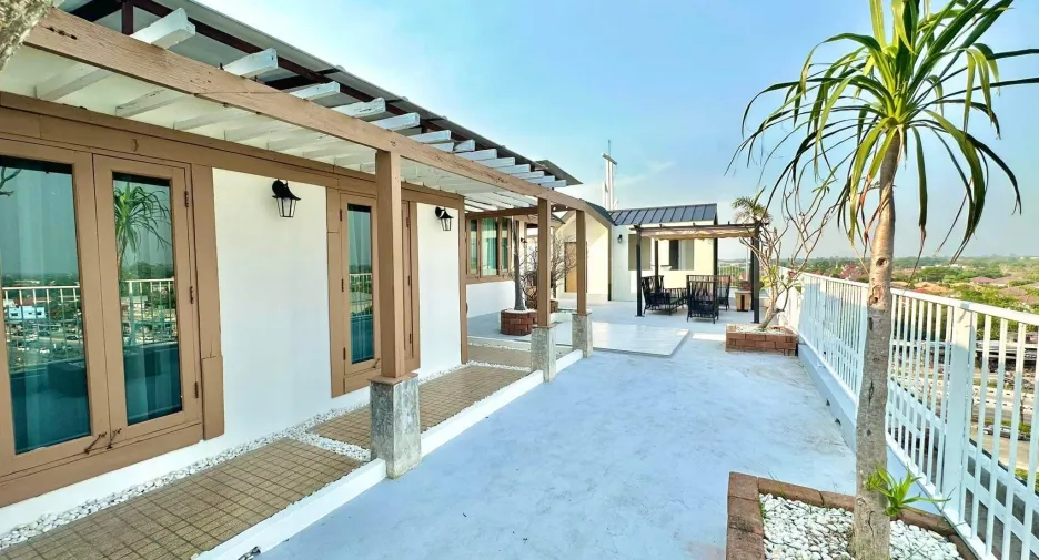 For sale 4 bedrooms condo in Mueang Chiang Mai, Chiang Mai