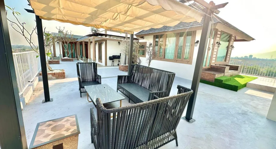 For sale 4 bedrooms condo in Mueang Chiang Mai, Chiang Mai
