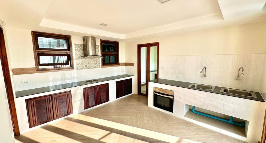 For sale 4 bedrooms condo in Mueang Chiang Mai, Chiang Mai