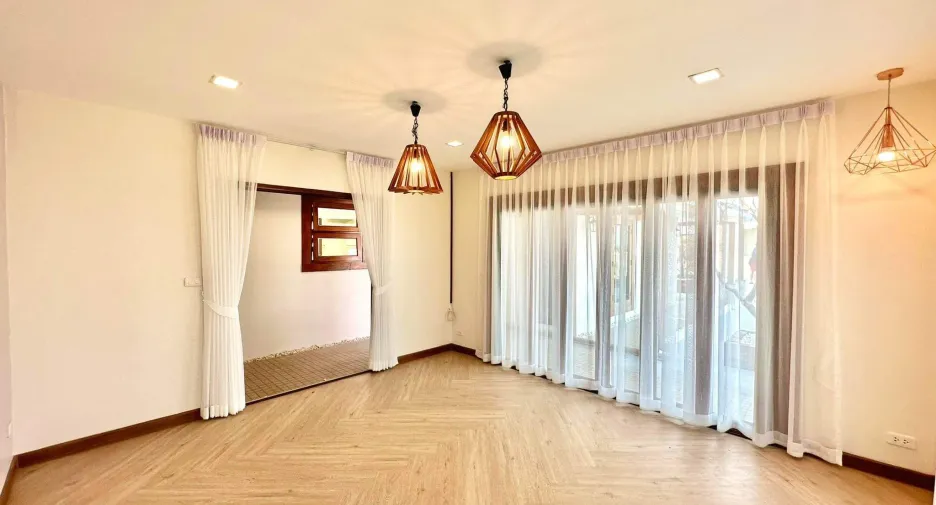 For sale 4 bedrooms condo in Mueang Chiang Mai, Chiang Mai