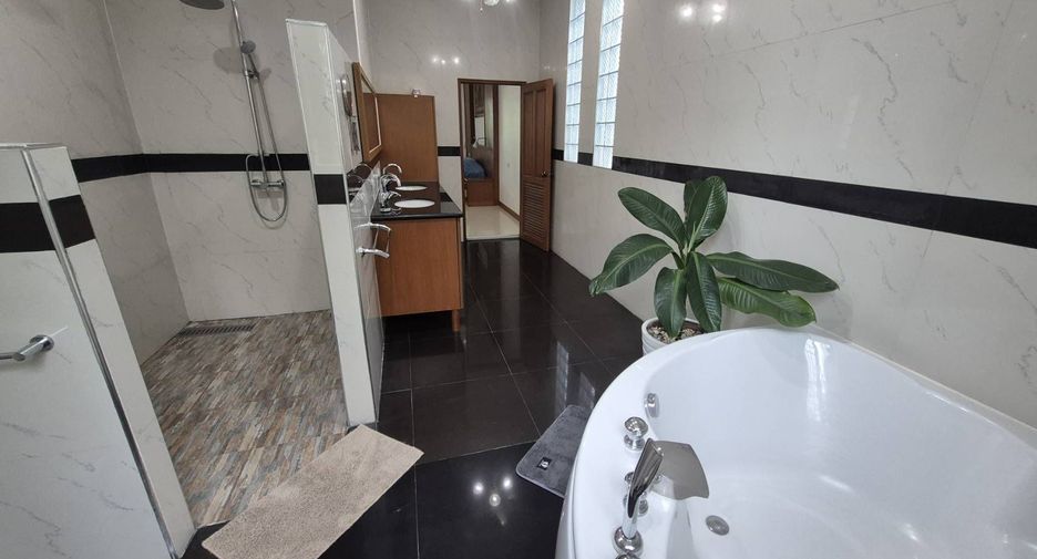 For sale and for rent 5 bedrooms villa in Bang Lamung, Chonburi