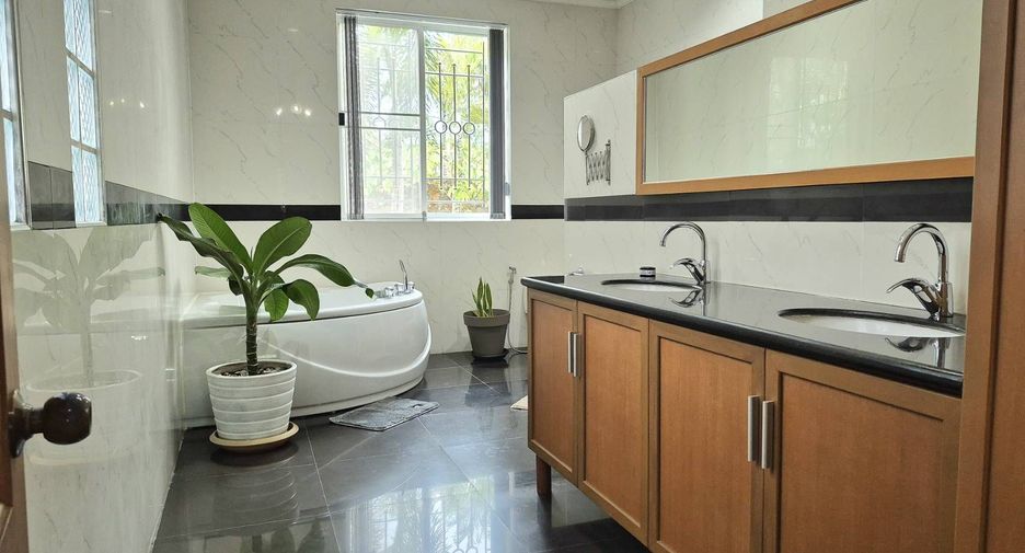 For sale and for rent 5 bedrooms villa in Bang Lamung, Chonburi