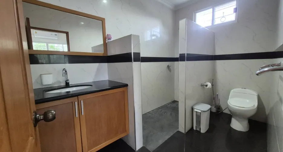 For sale and for rent 5 bedrooms villa in Bang Lamung, Chonburi