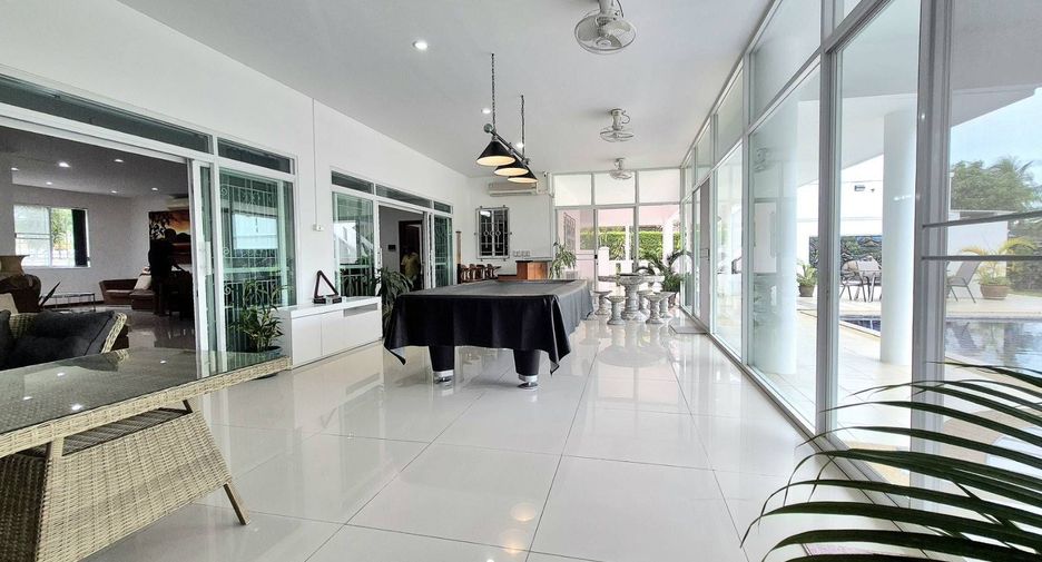 For sale and for rent 5 bedrooms villa in Bang Lamung, Chonburi