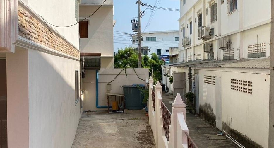 For rent 4 bedrooms townhouse in Hua Hin, Prachuap Khiri Khan