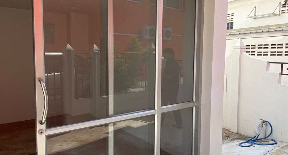 For rent 4 bedrooms townhouse in Hua Hin, Prachuap Khiri Khan