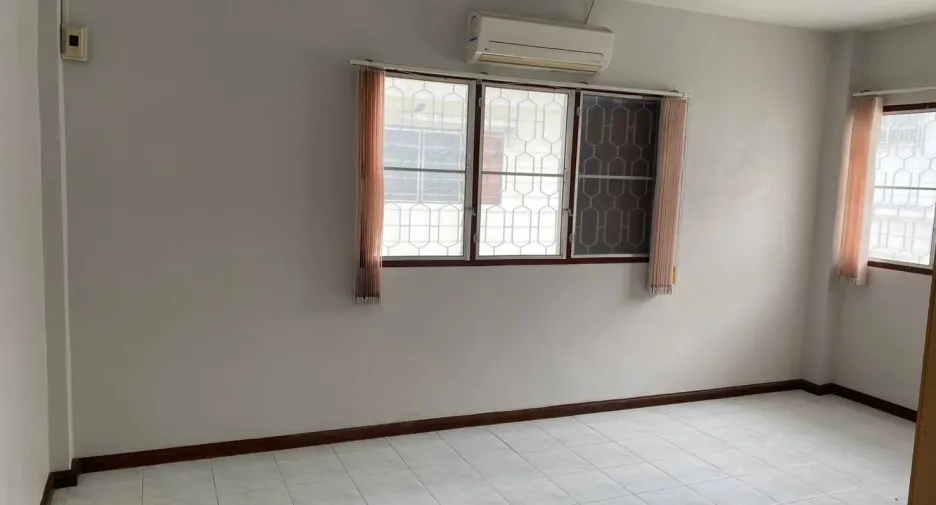 For rent 4 bedrooms townhouse in Hua Hin, Prachuap Khiri Khan