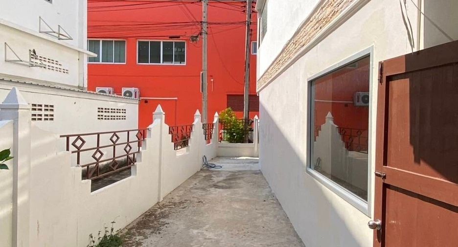 For rent 4 bedrooms townhouse in Hua Hin, Prachuap Khiri Khan