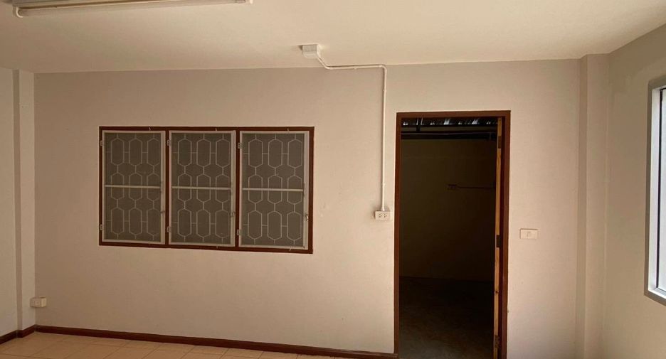 For rent 4 bedrooms townhouse in Hua Hin, Prachuap Khiri Khan