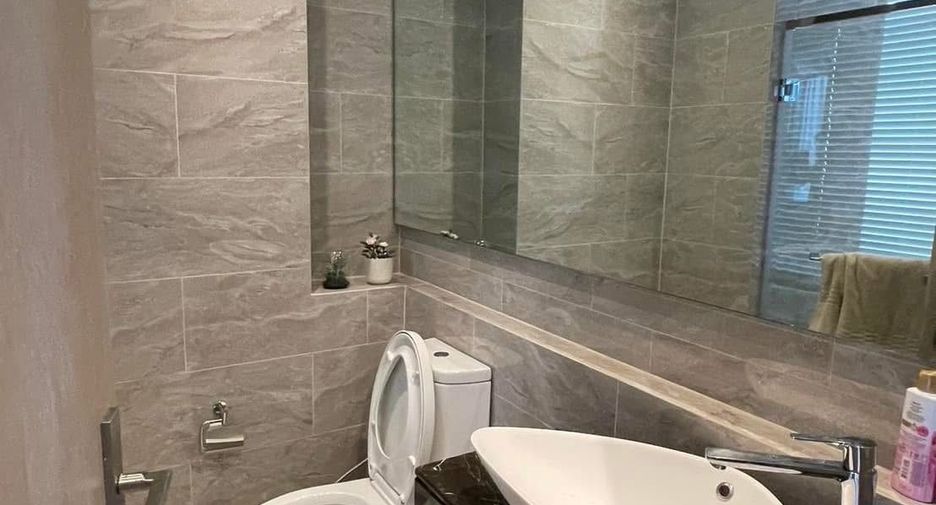 For sale 2 bedrooms condo in Huai Khwang, Bangkok