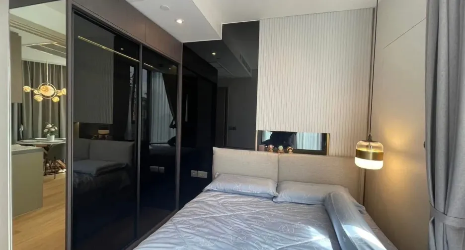 For sale 2 bedrooms condo in Huai Khwang, Bangkok