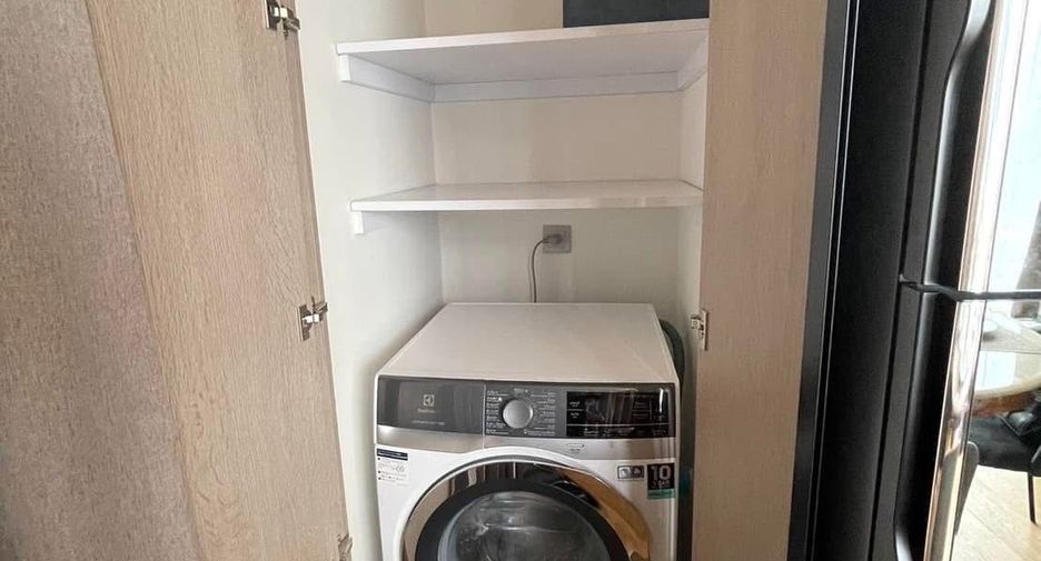 For sale 2 bedrooms condo in Huai Khwang, Bangkok