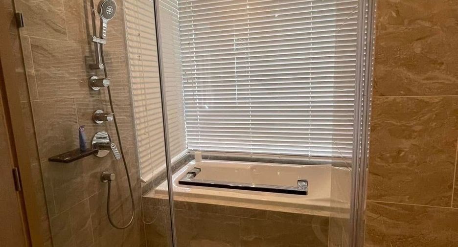 For sale 2 bedrooms condo in Huai Khwang, Bangkok