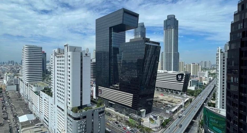 For sale 2 bedrooms condo in Huai Khwang, Bangkok