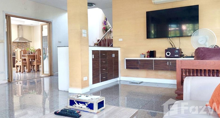 For rent 4 bedrooms house in Mueang Chiang Mai, Chiang Mai