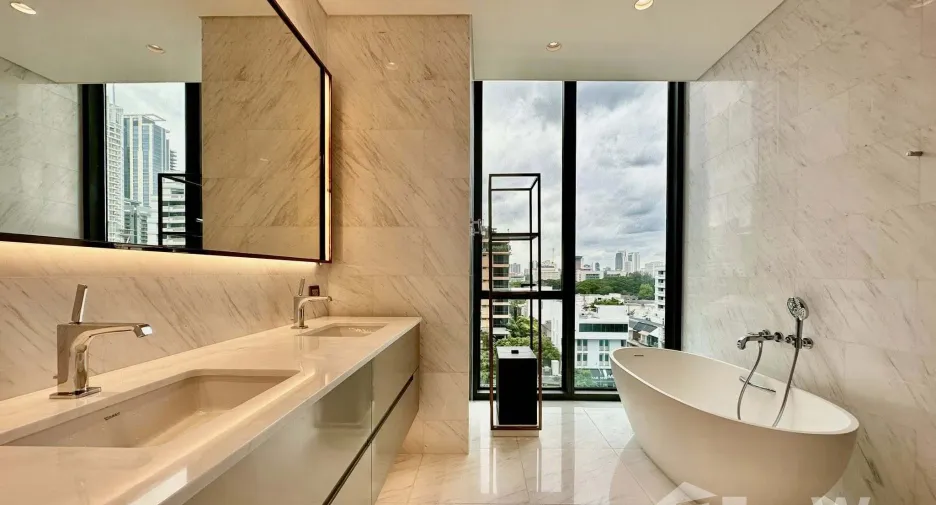 For sale 2 bedrooms condo in Pathum Wan, Bangkok
