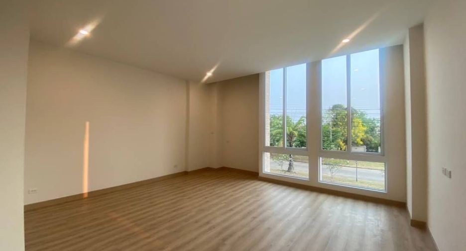 Haus zum Kauf mit 5 Zimmer in Hang Dong, Chiang Mai