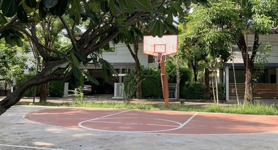 For sale 4 bedrooms house in Bang Khen, Bangkok