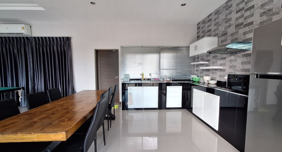 For rent 4 bedrooms villa in Hua Hin, Prachuap Khiri Khan