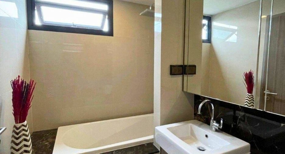 For sale 2 bedrooms condo in Watthana, Bangkok
