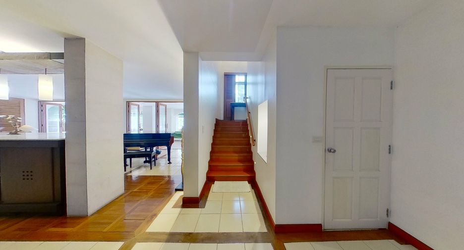 For sale 4 bedrooms villa in Mueang Chiang Mai, Chiang Mai