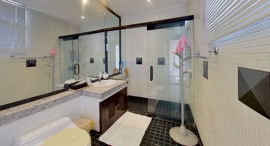 For sale 4 bedrooms villa in Mueang Chiang Mai, Chiang Mai