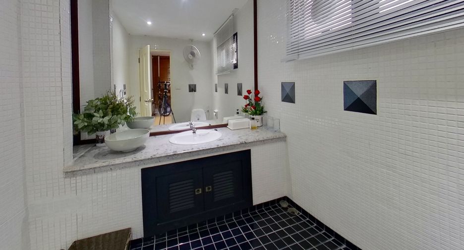 For sale 4 bedrooms villa in Mueang Chiang Mai, Chiang Mai