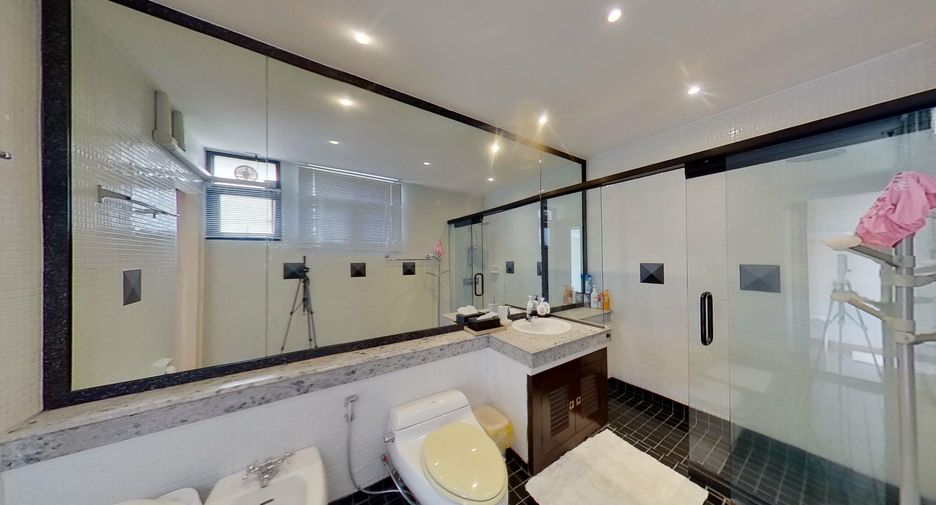 For sale 4 bedrooms villa in Mueang Chiang Mai, Chiang Mai