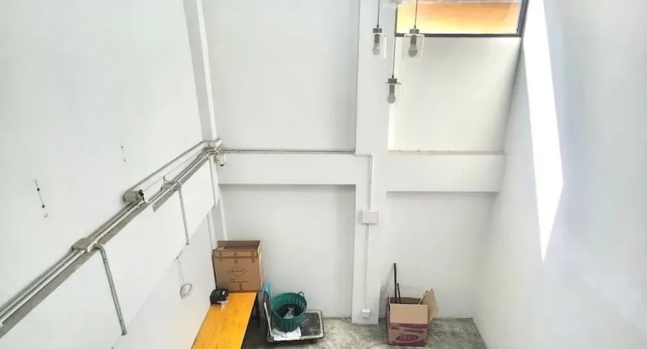 À vendre 4 chambres bureau à Huai Khwang, Bangkok