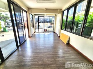 À vendre 4 chambres bureau à Huai Khwang, Bangkok