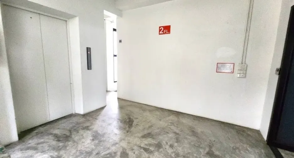 À vendre 4 chambres bureau à Huai Khwang, Bangkok