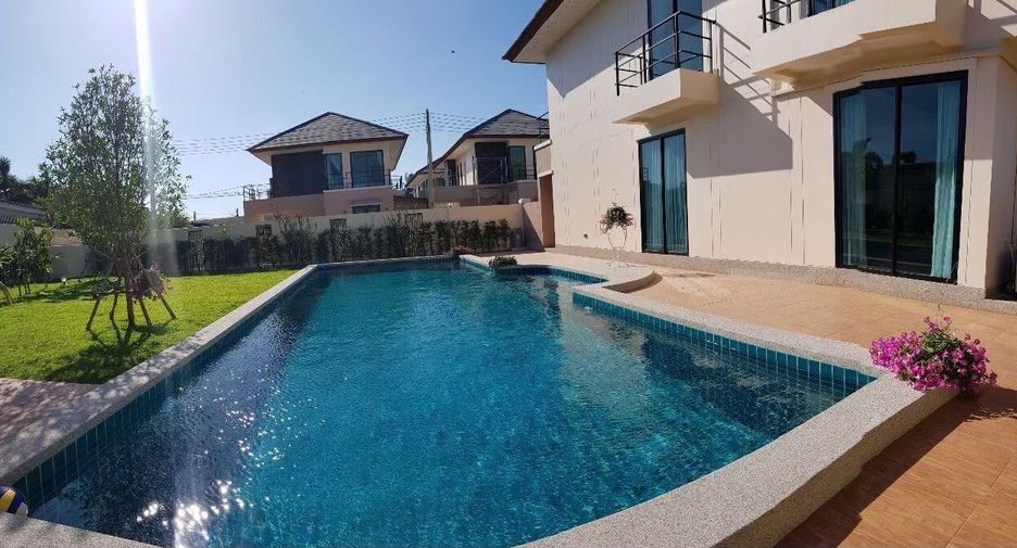 For rent 4 bedrooms villa in Bang Lamung, Chonburi
