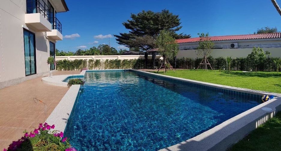 For rent 4 bedrooms villa in Bang Lamung, Chonburi