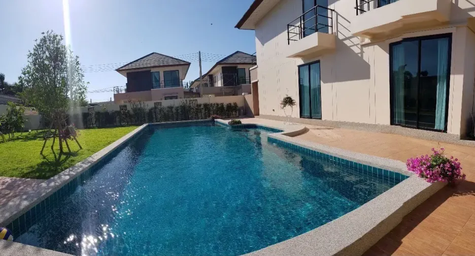 For rent 4 bedrooms villa in Bang Lamung, Chonburi