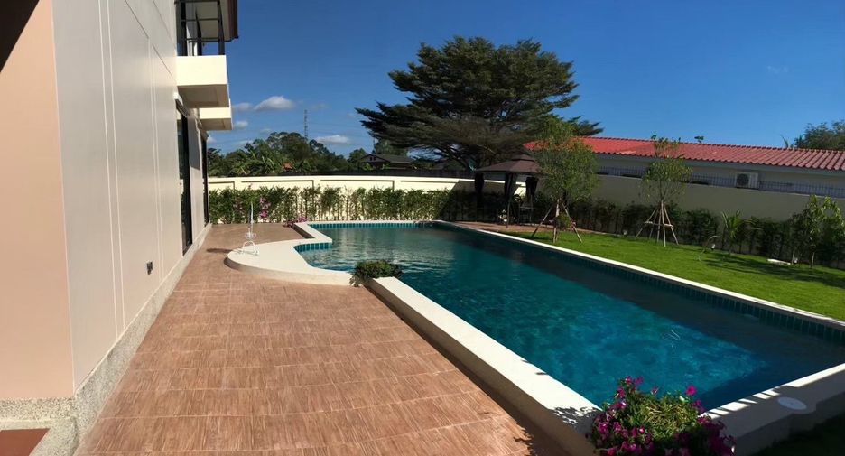 For rent 4 bedrooms villa in Bang Lamung, Chonburi