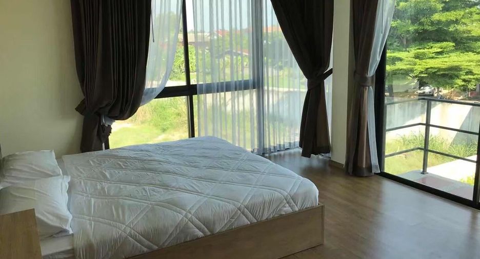 For rent 4 bedrooms villa in Bang Lamung, Chonburi