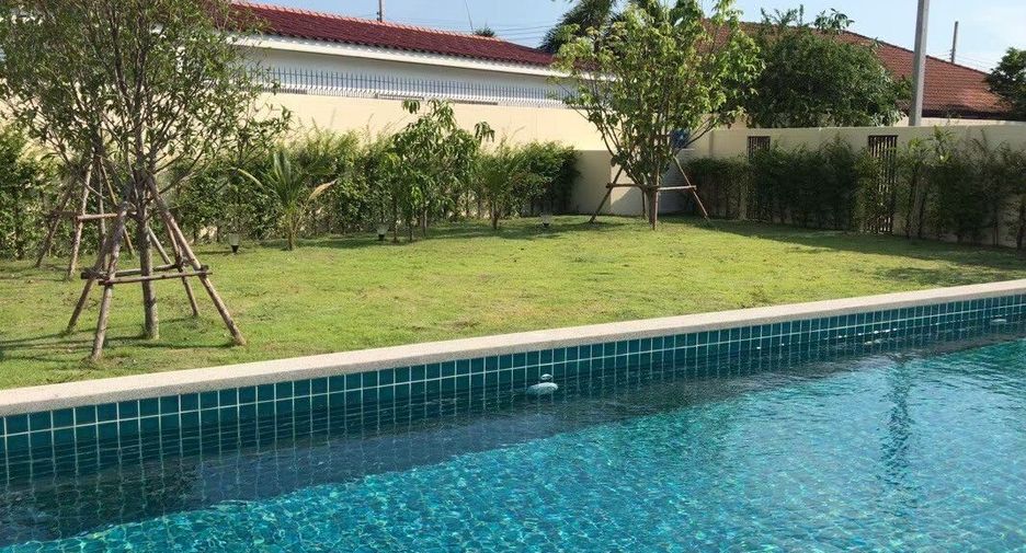 For rent 4 bedrooms villa in Bang Lamung, Chonburi