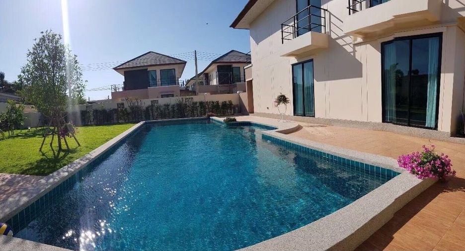For rent 4 bedrooms villa in Bang Lamung, Chonburi