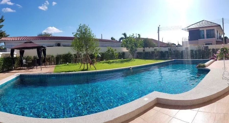 For rent 4 bedrooms villa in Bang Lamung, Chonburi
