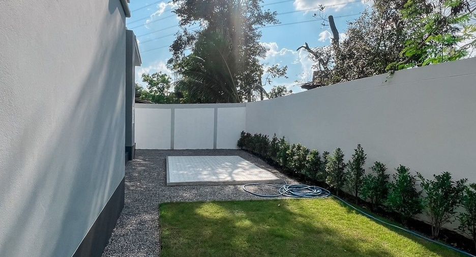 For rent 3 bedrooms house in San Kamphaeng, Chiang Mai