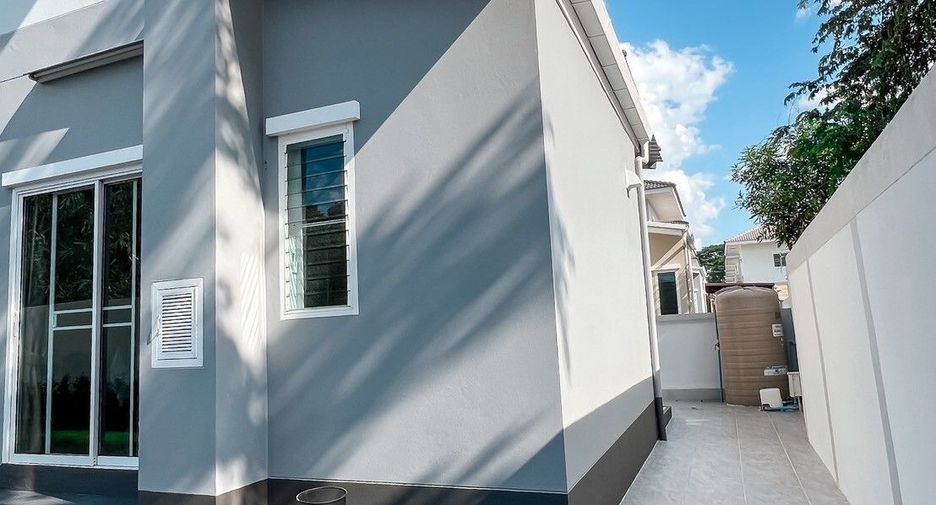 For rent 3 bedrooms house in San Kamphaeng, Chiang Mai